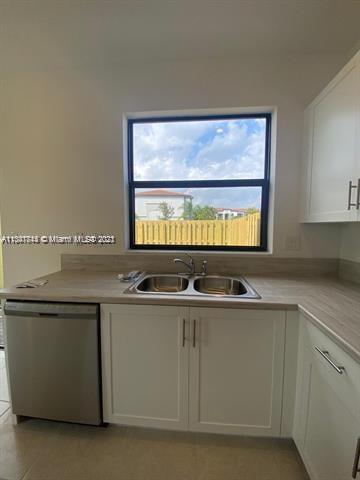 Building Photo - 575 NE 208th Terrace