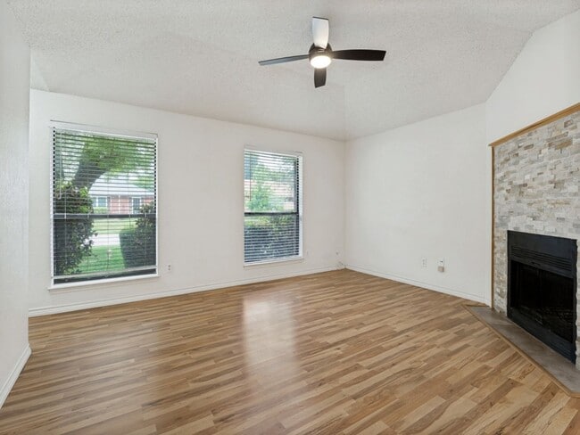 Building Photo - 3006 Post Oak Dr