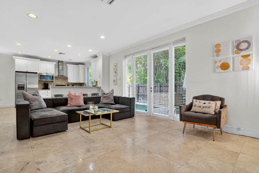 Building Photo - 1705 NE 11th St