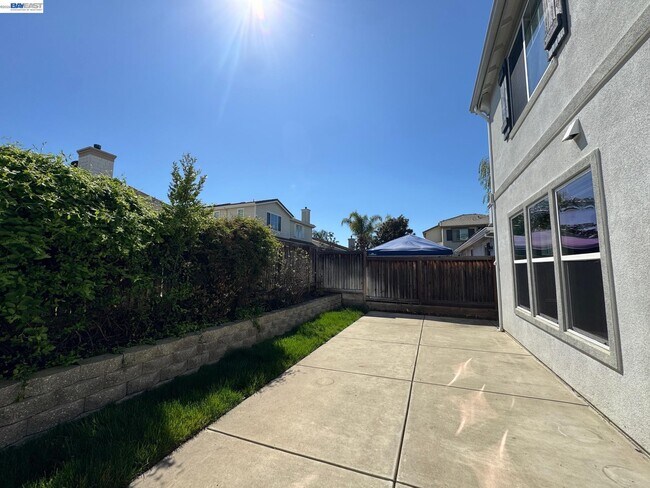 Building Photo - 1669 Marina Way