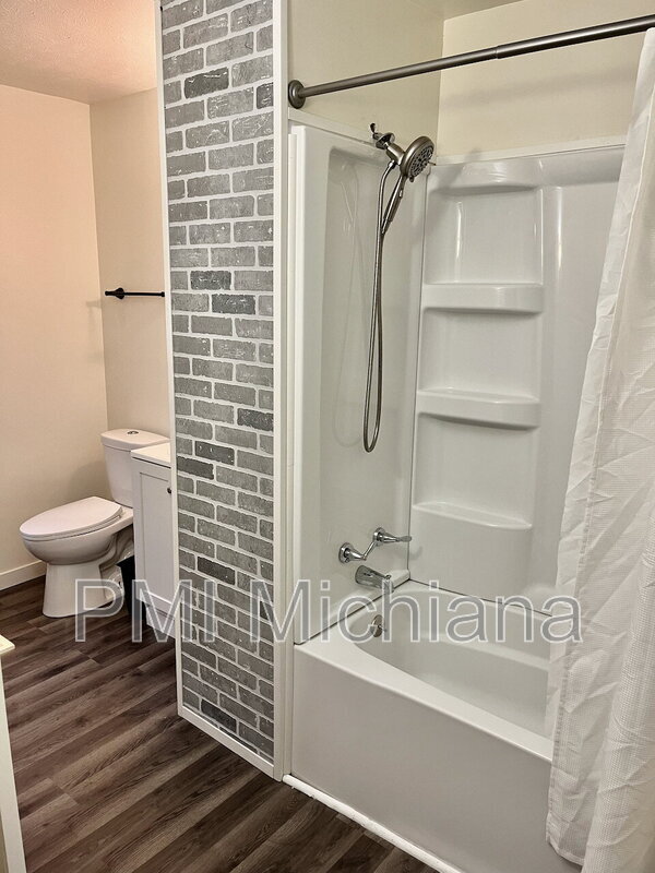 Building Photo - 924 Sherman Ave