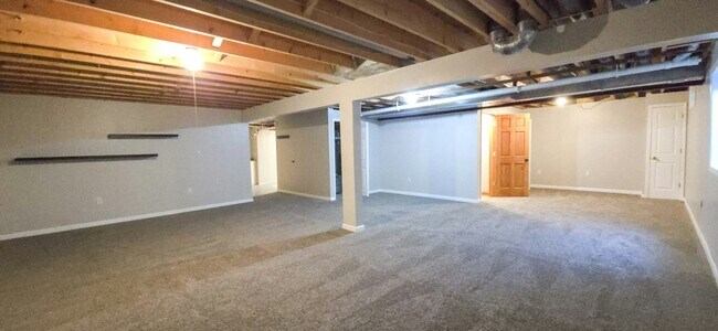 Building Photo - 14717 Drummond St