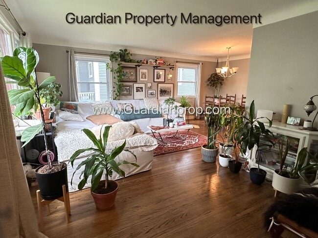 Building Photo - Linden Hills Upper Level Duplex, Fenced Yard, 1 Car Garage, Dishwasher, Storage, Laundry