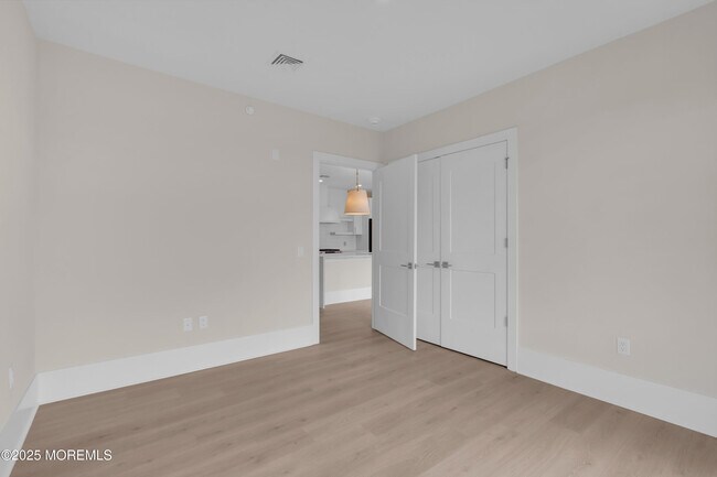 Building Photo - 218 3rd Ave