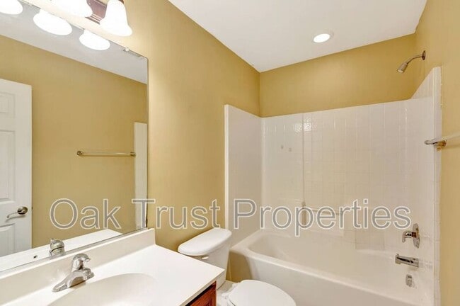 Building Photo - 126 Tuscany Ct