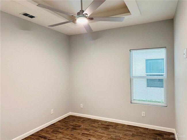 Building Photo - 2304 E Viviana St