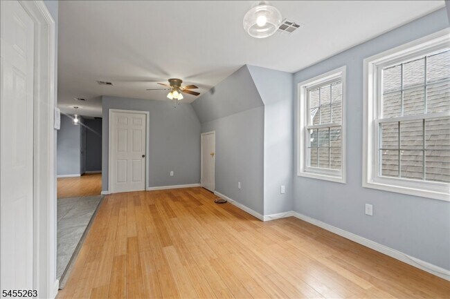 Building Photo - 46 Halsted St