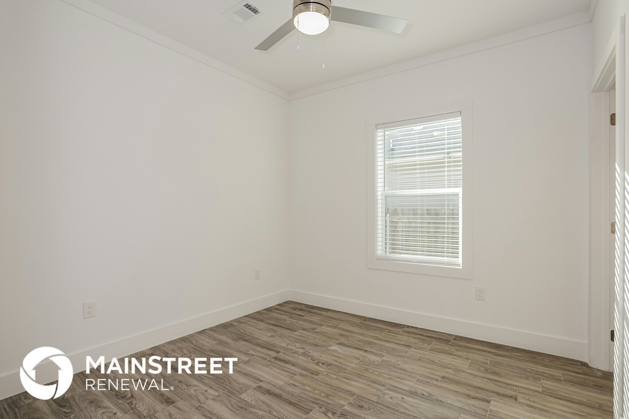Building Photo - 4330 Fernwood Ave