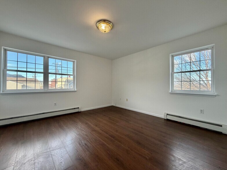 Building Photo - 36 Rockland St