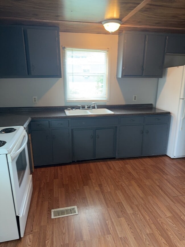 Building Photo - 261 Scott Ln