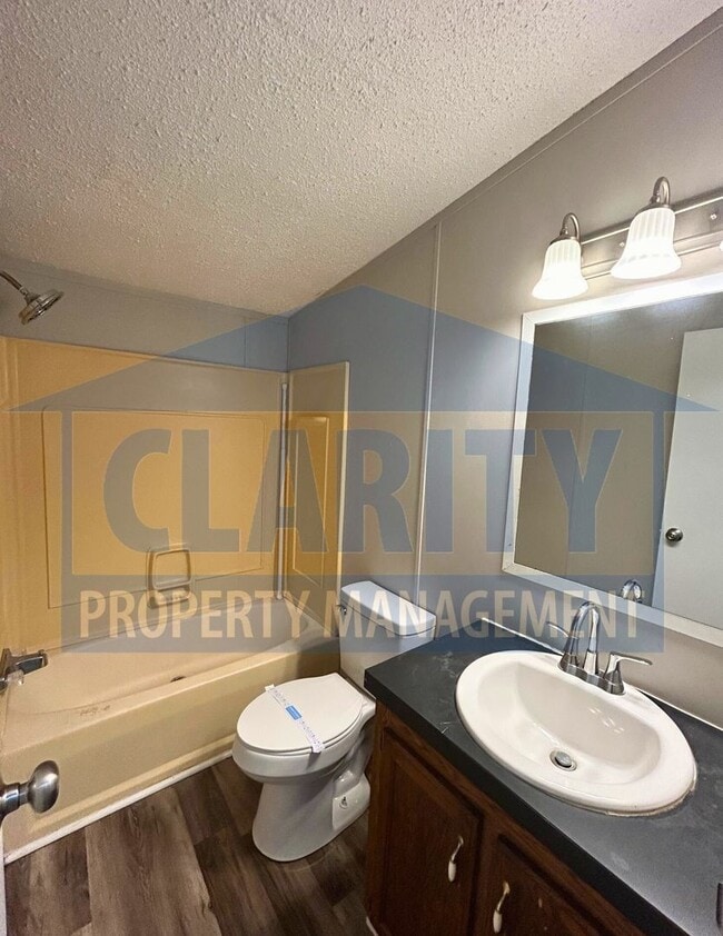 Building Photo - 3 Bed, 2 Bath Home in Peaceful Setting
