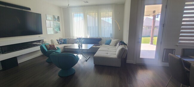 Building Photo - 5801 Antioch Cv