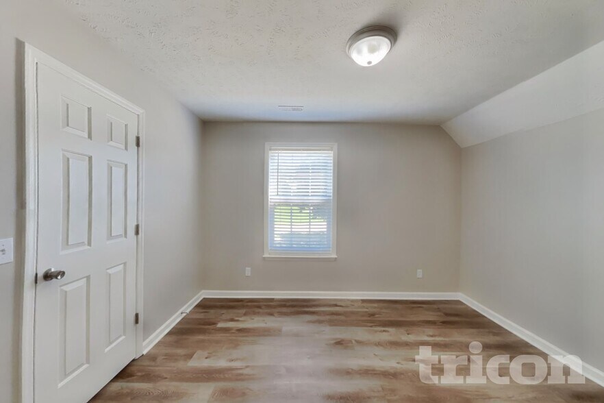 Building Photo - 800 Chaney Woods Dr