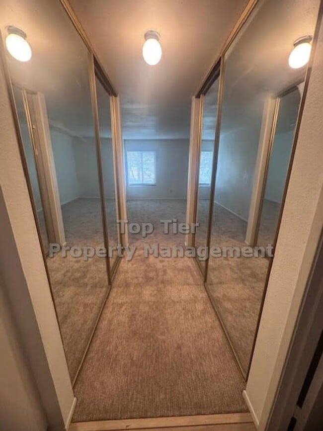 Building Photo - Rare Lower Unit with Stunning Views & In-Unit Laundry