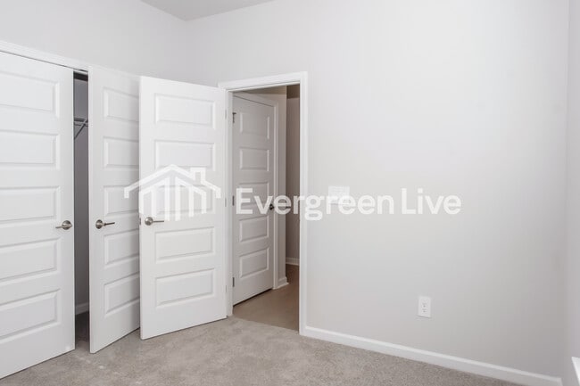 Building Photo - 14665 Mountain Strm Dr