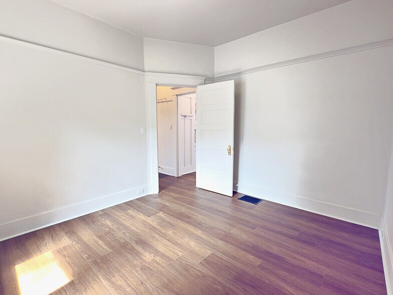 Building Photo - 125 NE 84th Ave
