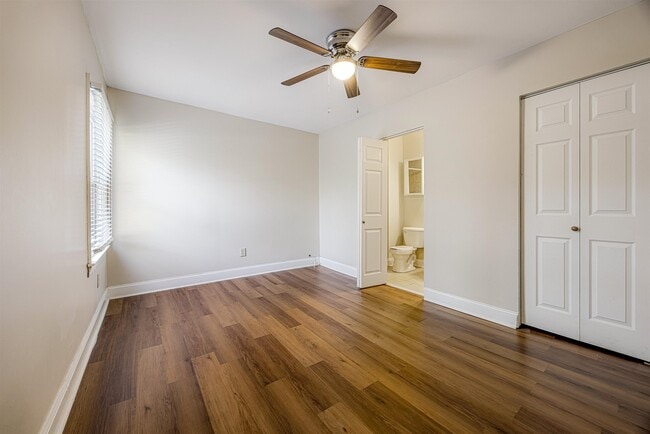 Building Photo - 672 Watson St