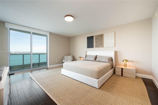 Building Photo - 1331 Brickell Bay Dr