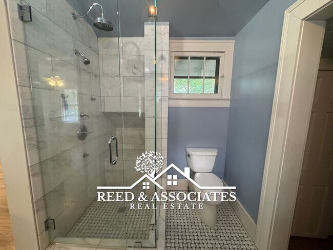 Building Photo - Spacious: 3 Bedroom in East Buntyn
