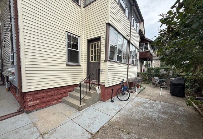 Building Photo - 18 Benton Rd