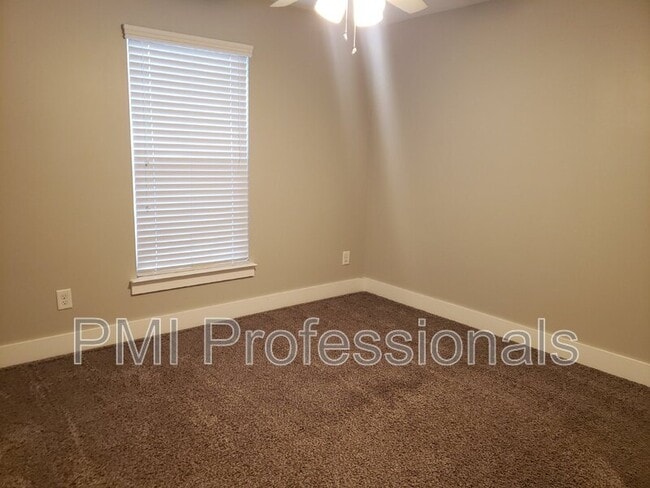 Building Photo - 512B Eastboro Dr
