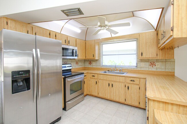 Building Photo - ** 2/2 HOME IN NAPLES PARK UNFURNISHED ** ...