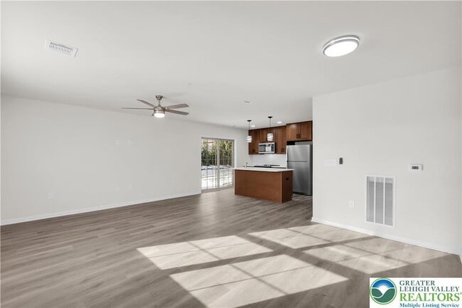 Building Photo - 1513 Maple St