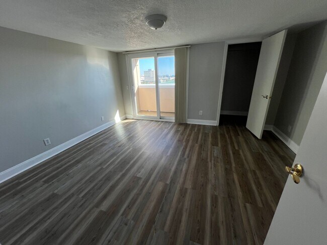 Building Photo - Luxurious Two-Story Condo with Breathtakin...