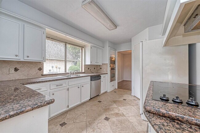 Building Photo - Pecan Ridge Drive, Sugar Land, TX 77479 - 4 BR 2 BA single-family home