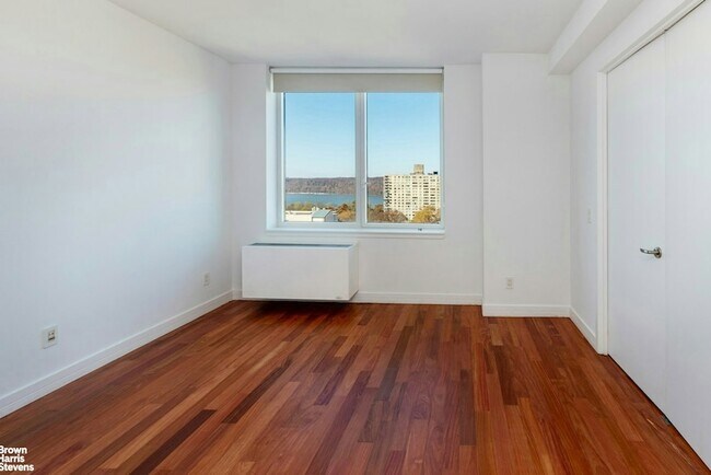 Building Photo - 640 W 237th St