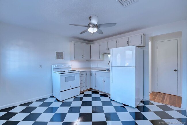 Building Photo - 139 Phyllis Dr