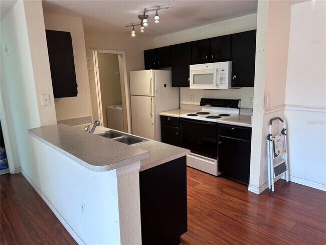 Building Photo - 5467 Vineland Rd