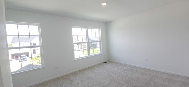 Building Photo - 8487 Redmond St