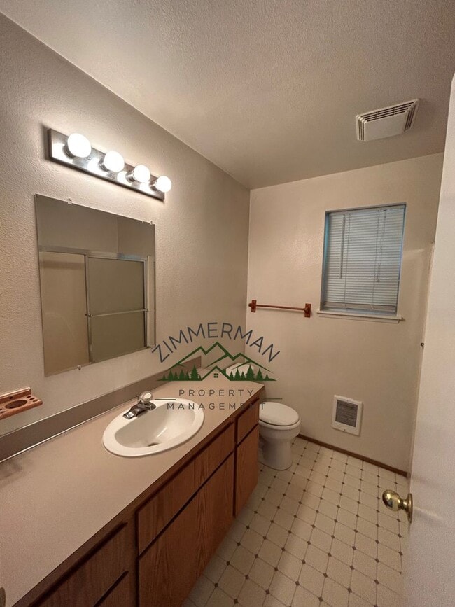 Building Photo - 427 S 58th St