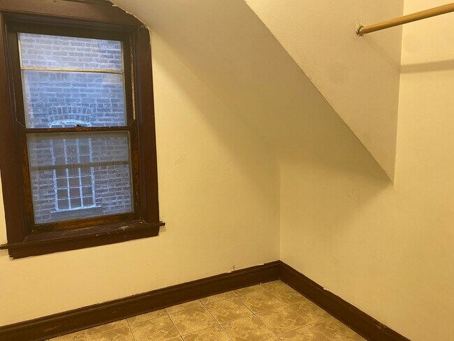 Building Photo - 3116 S Kedvale Ave