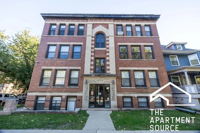 Building Photo - 6259 N Lakewood Ave