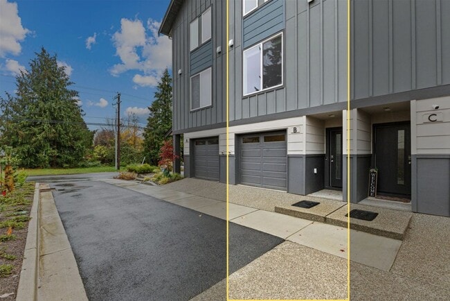 Building Photo - New Construction 2-Bed Townhome Near Boeing, Paine Field & Everett Naval Base – Quartz Kitchen, A...