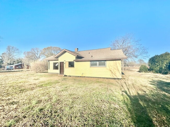 Building Photo - 243 Love St