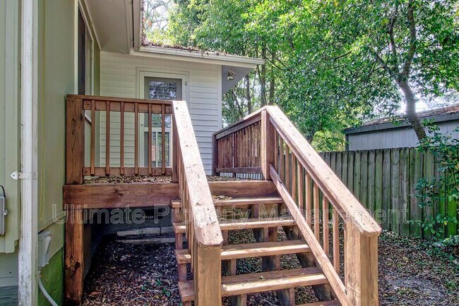 Building Photo - 2101 Delgado St