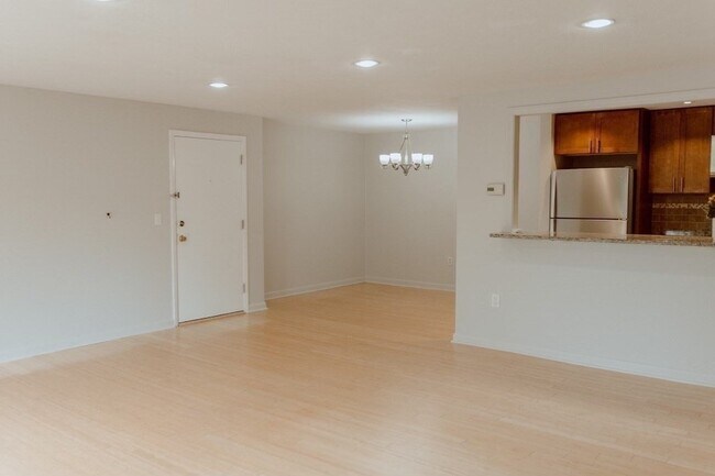 Building Photo - 16 Williamsburg Ct