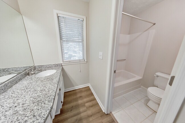 Building Photo - 2980 Hembree Rd NE