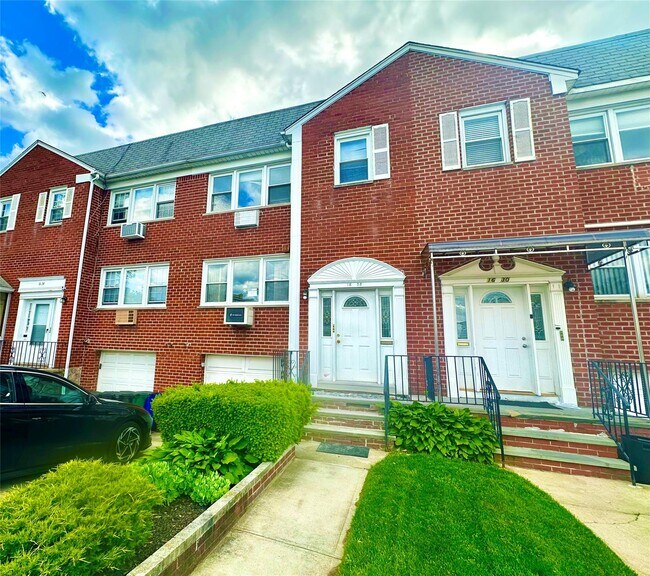 Primary Photo - 16-32-32 Bell Blvd