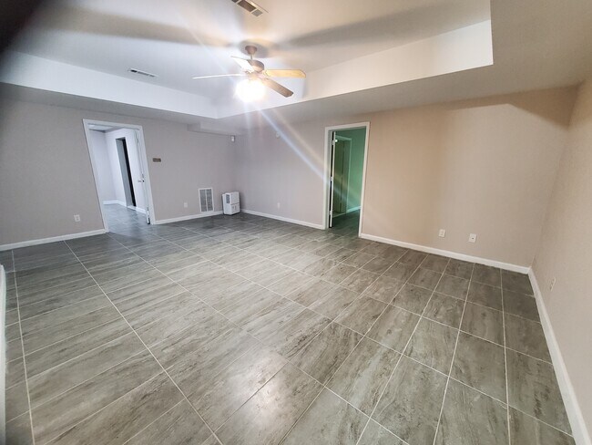 Building Photo - 455 Emerald Lake Dr