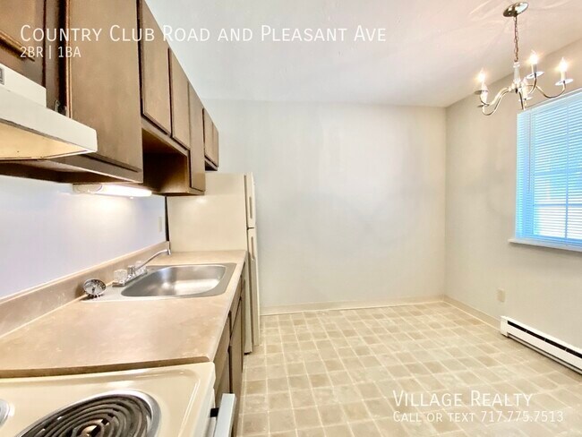 Building Photo - Roomy 2-bed end-unit w/ on-site laundry & ...