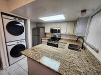 Building Photo - 6607 W Jamaica Dr