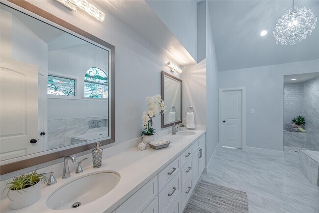 Building Photo - 3123 Baywood Park Dr