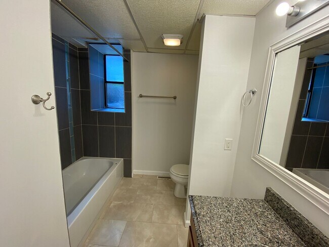 Building Photo - 877 Dennison Ave