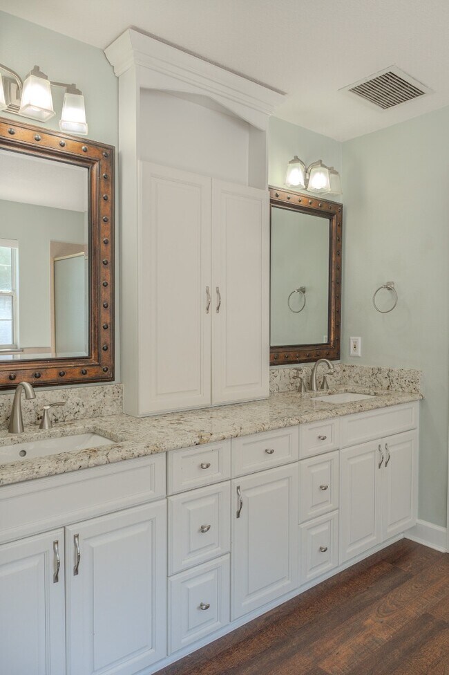 Building Photo - 33721 Spring Dr