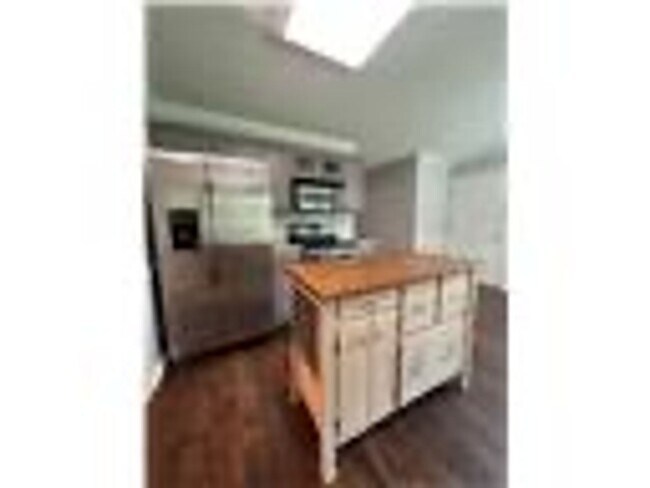 Building Photo - Beautiful Single-Family 3BR Cozy Home