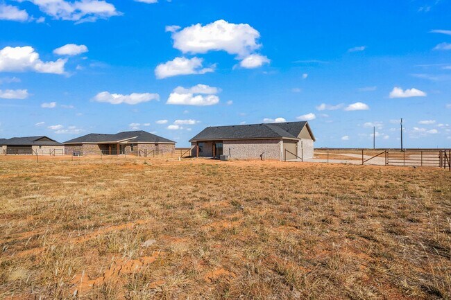Building Photo - Country Living In Roosevelt ISD!